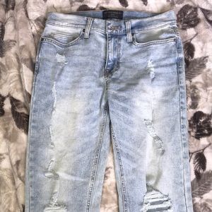 No Boundaries Men’s Ripped Jeans